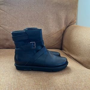 Antelope short zippered ankle boots with buckle